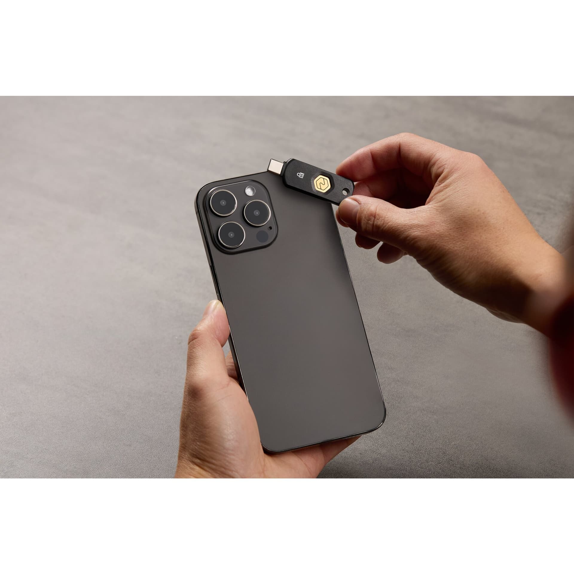 Kensington VeriMark NFC+ USB-C Chave de segurança, miniatura 17