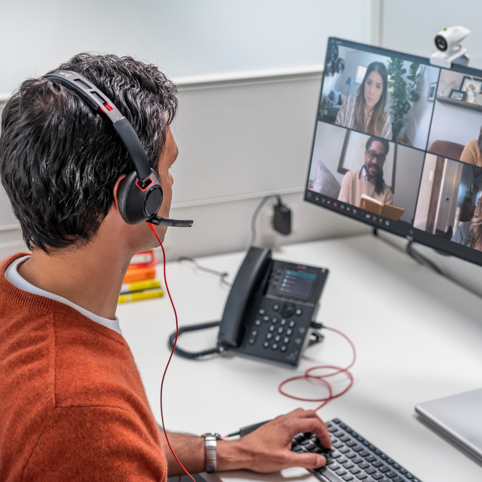 Poly Blackwire 5210 - Blackwire 5200 series - auscultadores - no ouvido - com cabo - macaco de 3,5 mm, USB-C - preto - Certificado para Microsoft Teams, Certificado para Skype for Business, Certificação Cisco Jabber, Certificação Avaya, Works With Ch